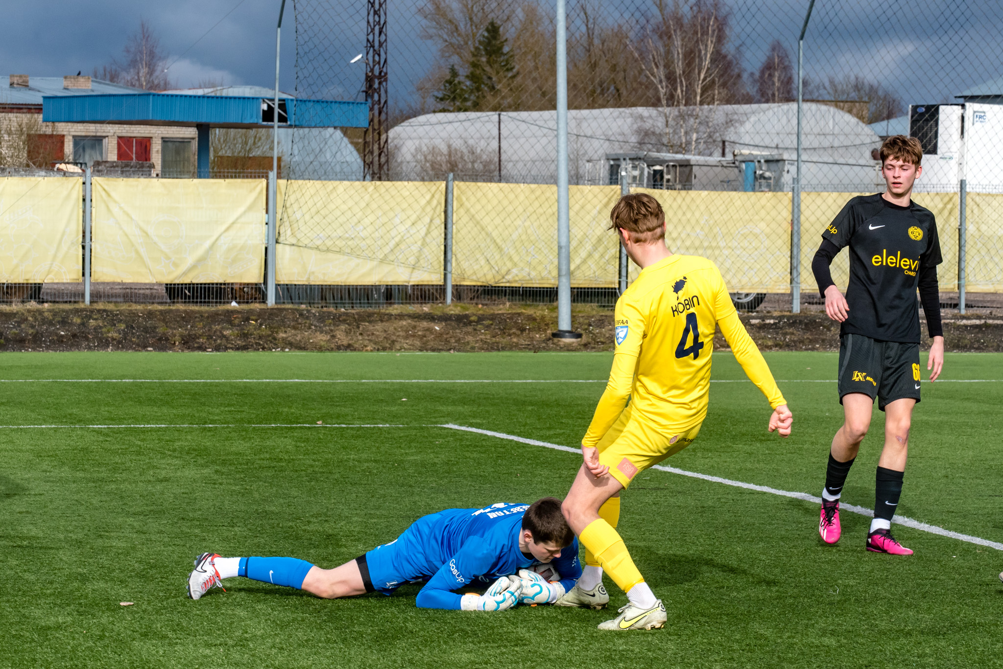 Esiliiga B-s sai FC Kuressaare U21 esimese kaotuse, kui võõrsil tuli tunnistada Tartu Tammeka U21 4:1 paremust. „Iga seeria saab ükskord otsa, kuigi seekord see