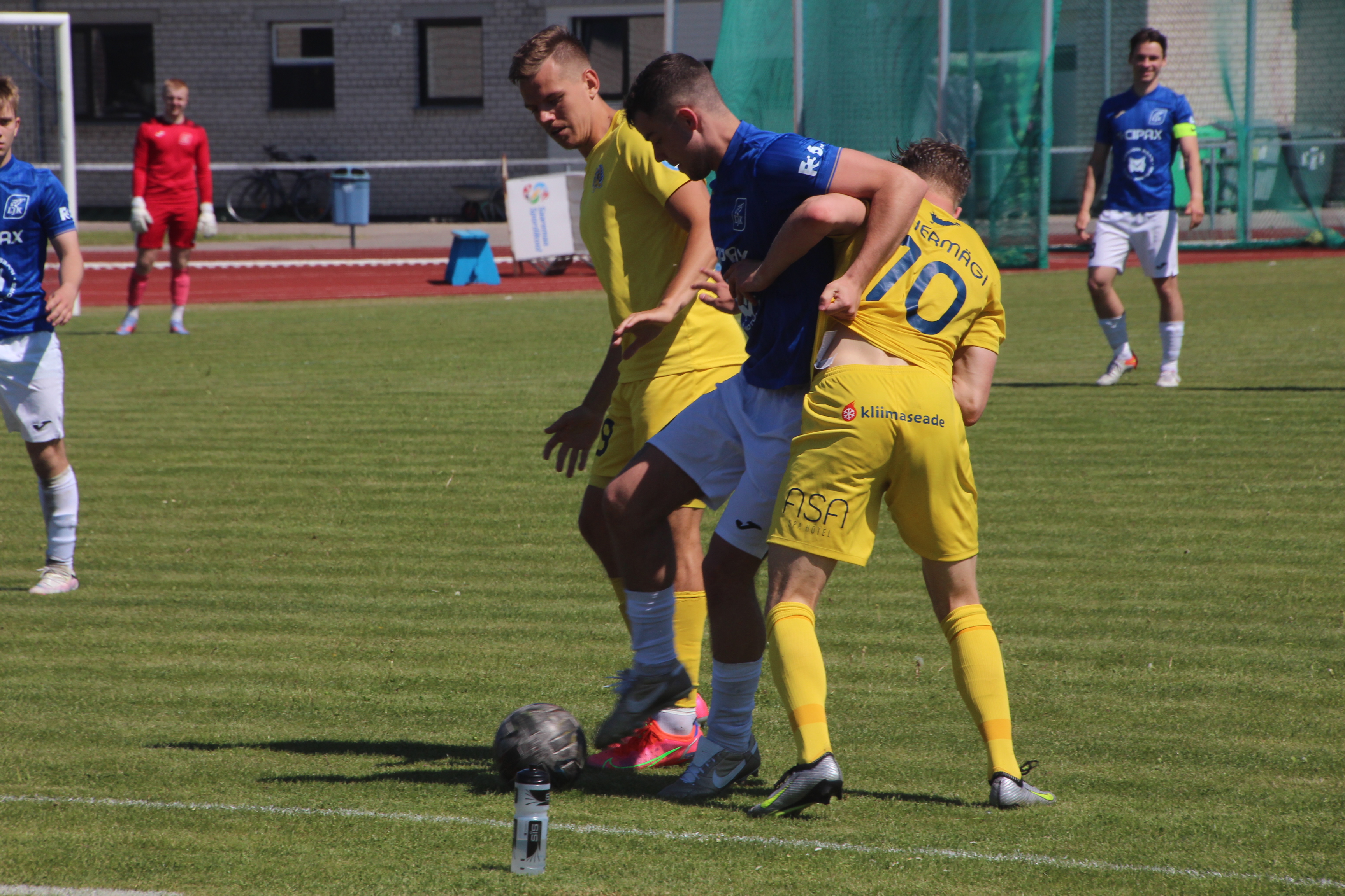 Pärast jalgpalli Esiliiga B-s saadu kahte kaotust alistas FC Kuressaare U21 koduväljakul Läänemaa JK 2:0. Kuressaare linnastaadionil mängitud kohtumise esimesel